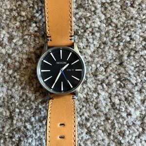 Men’s Nixon “never be late” watch